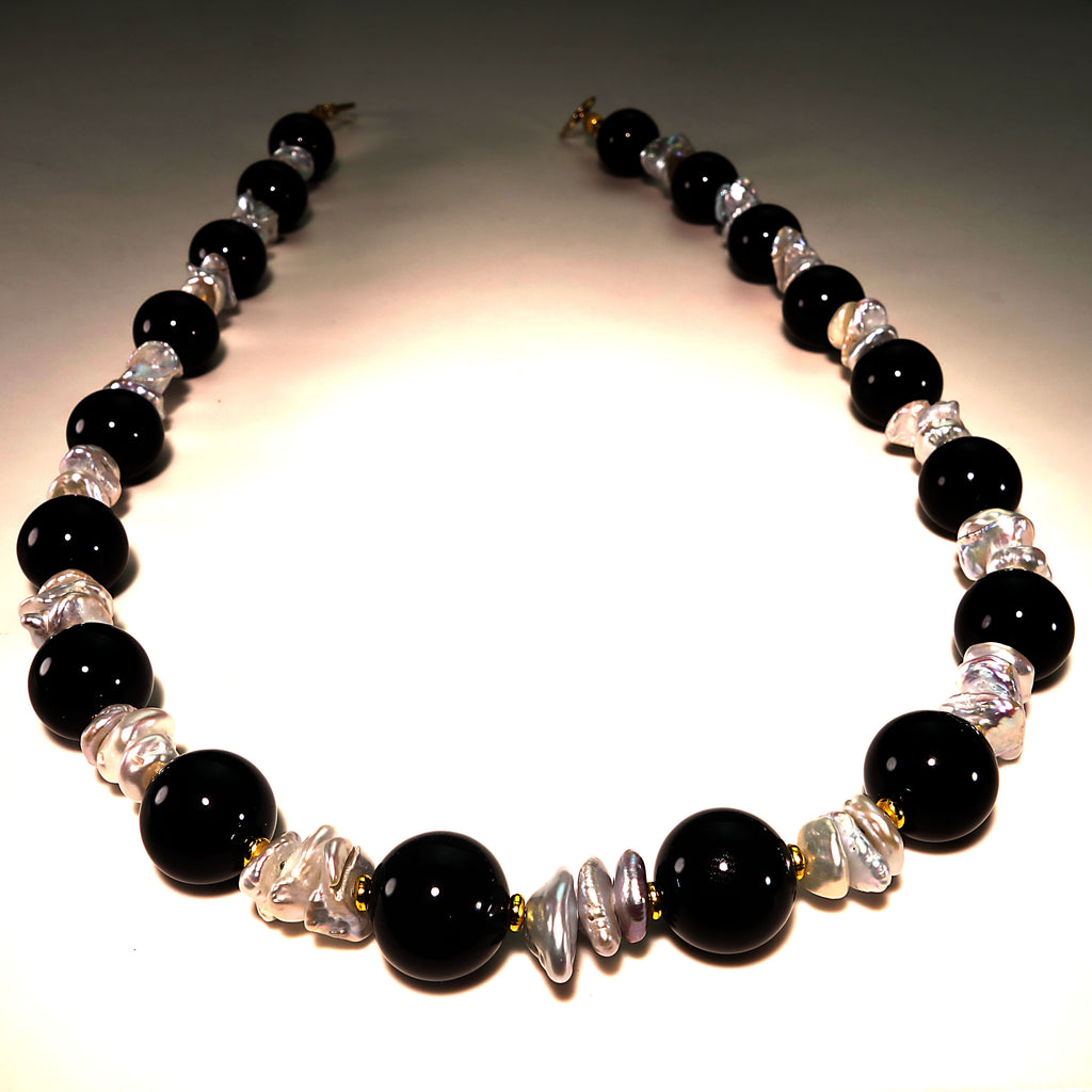 18 Inch Elegant Black Onyx and White Pearl Necklace