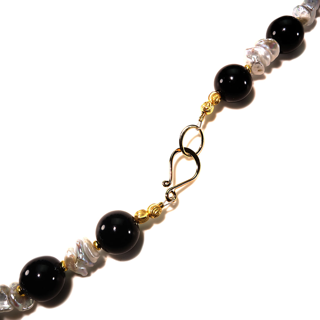 18 Inch Elegant Black Onyx and White Pearl Necklace